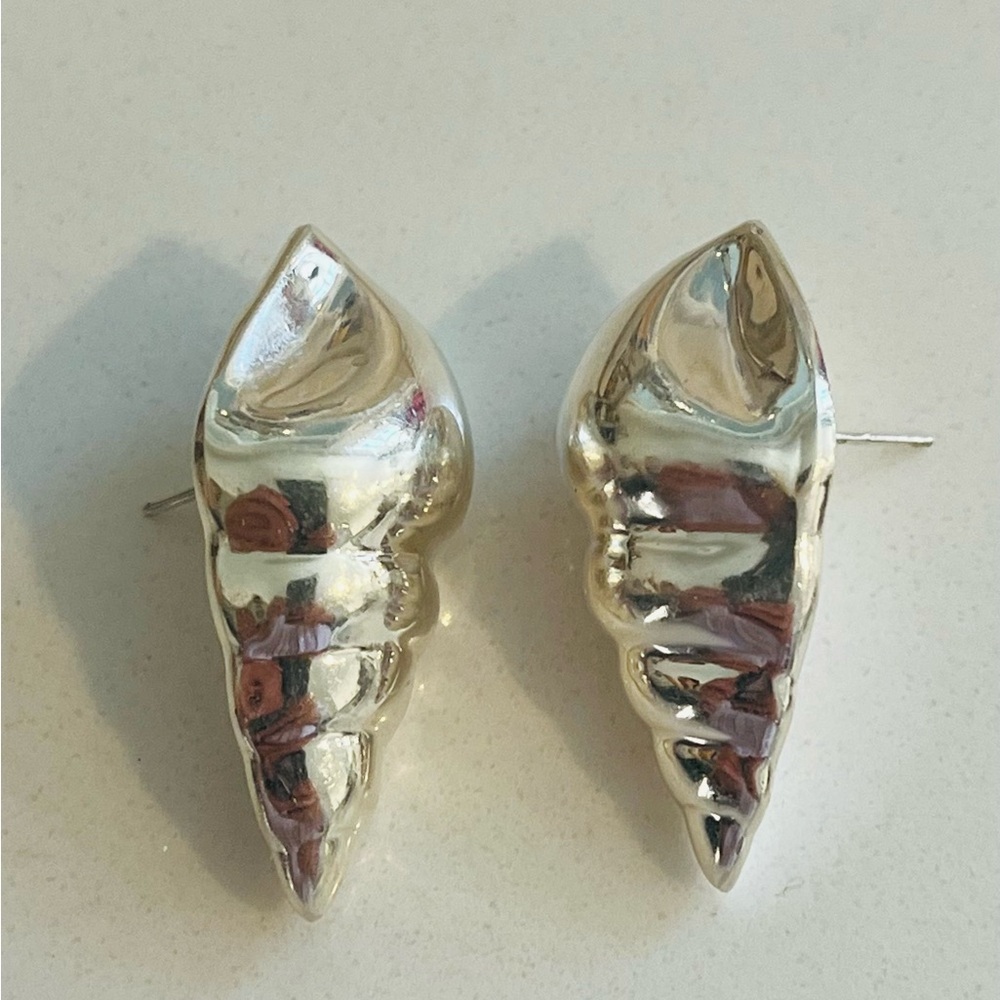 Texaco TA-95 Sterling Silver Shell Shaped Pierced Earrings. Very Unique